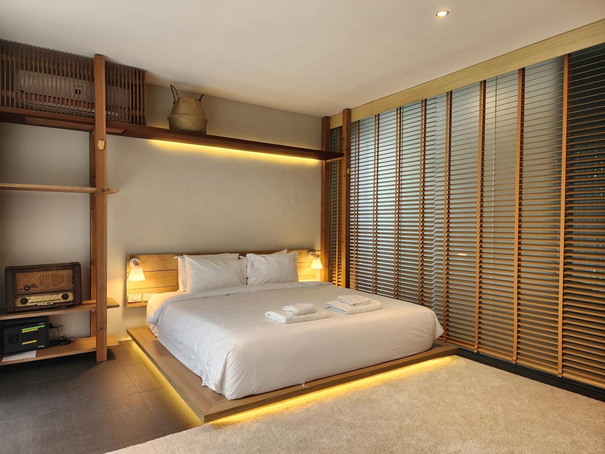 Luxury Beachfront Brahma 4 Bedroom At Ta-ke B Villa Ban Ao Kung