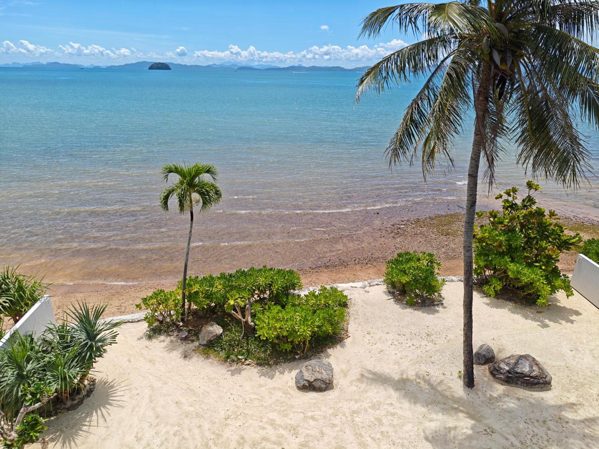 Luxury Beachfront Brahma 4 Bedroom At Ta-ke B Villa *