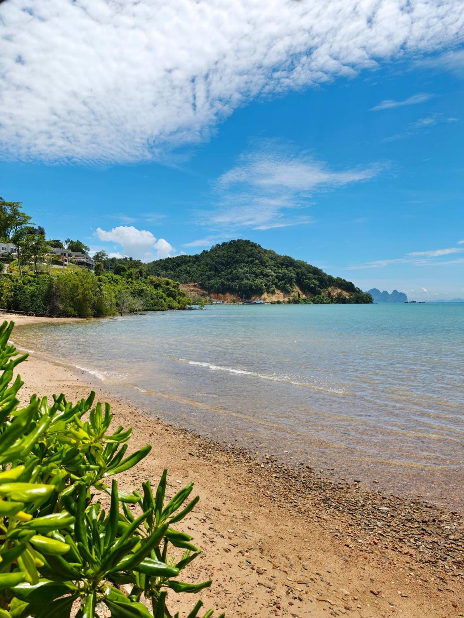 Luxury Beachfront Brahma 4 Bedroom At Ta-ke B * Ban Ao Kung