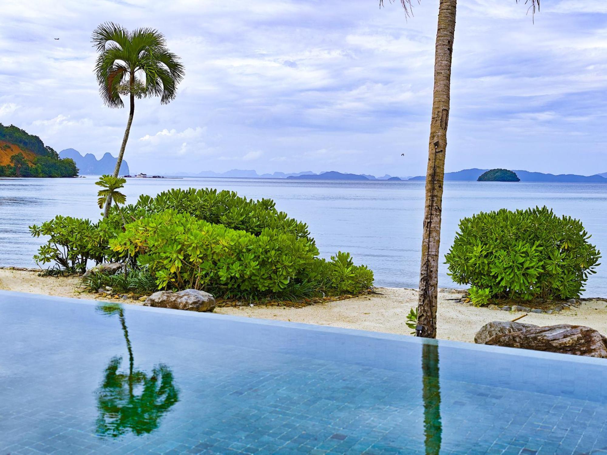 Luxury Beachfront Brahma 4 Bedroom At Ta-ke B