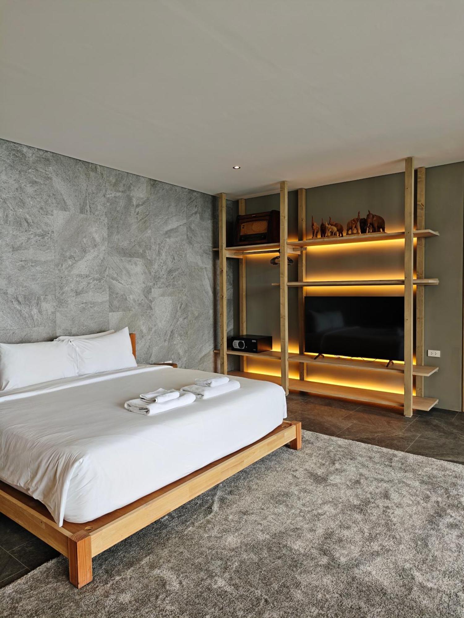 Luxury Beachfront Brahma 4 Bedroom At Ta-ke B Ban Ao Kung