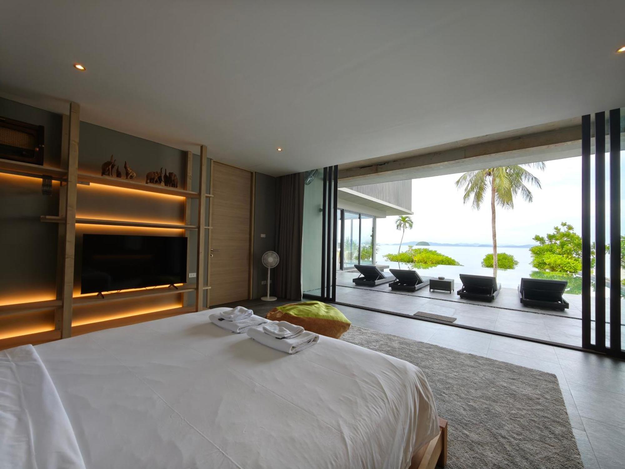 Luxury Beachfront Brahma 4 Bedroom At Ta-ke B *
