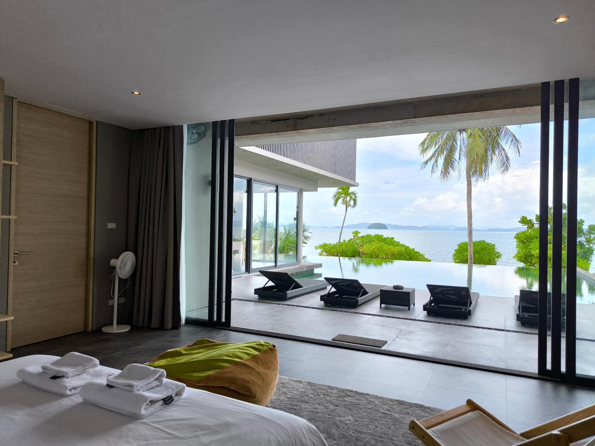 Villa Luxury Beachfront Brahma 4 Bedroom At Ta-ke B