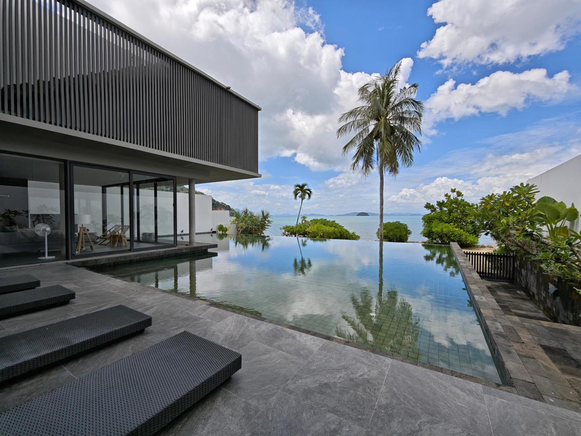 Villa Luxury Beachfront Brahma 4 Bedroom At Ta-ke B