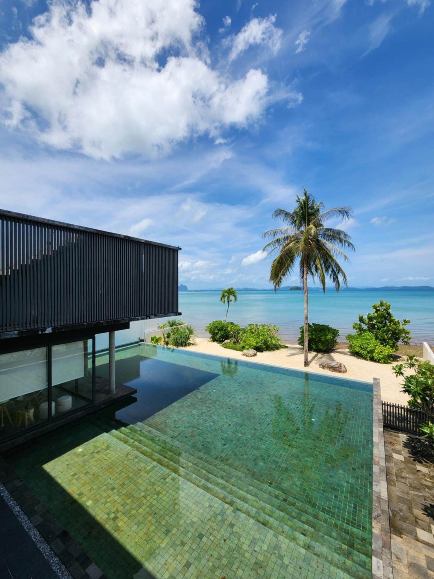 Luxury Beachfront Brahma 4 Bedroom At Ta-ke B